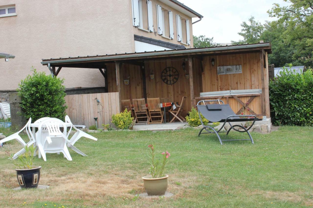 Maison Le Barrage Saint-Gervais-dʼAuvergne Exteriör bild