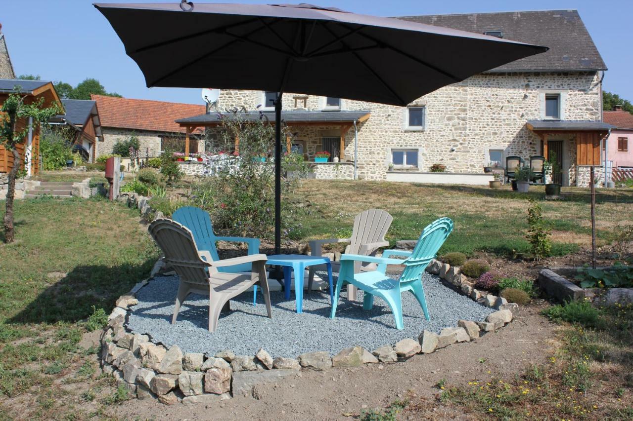 Maison Le Barrage Saint-Gervais-dʼAuvergne Exteriör bild